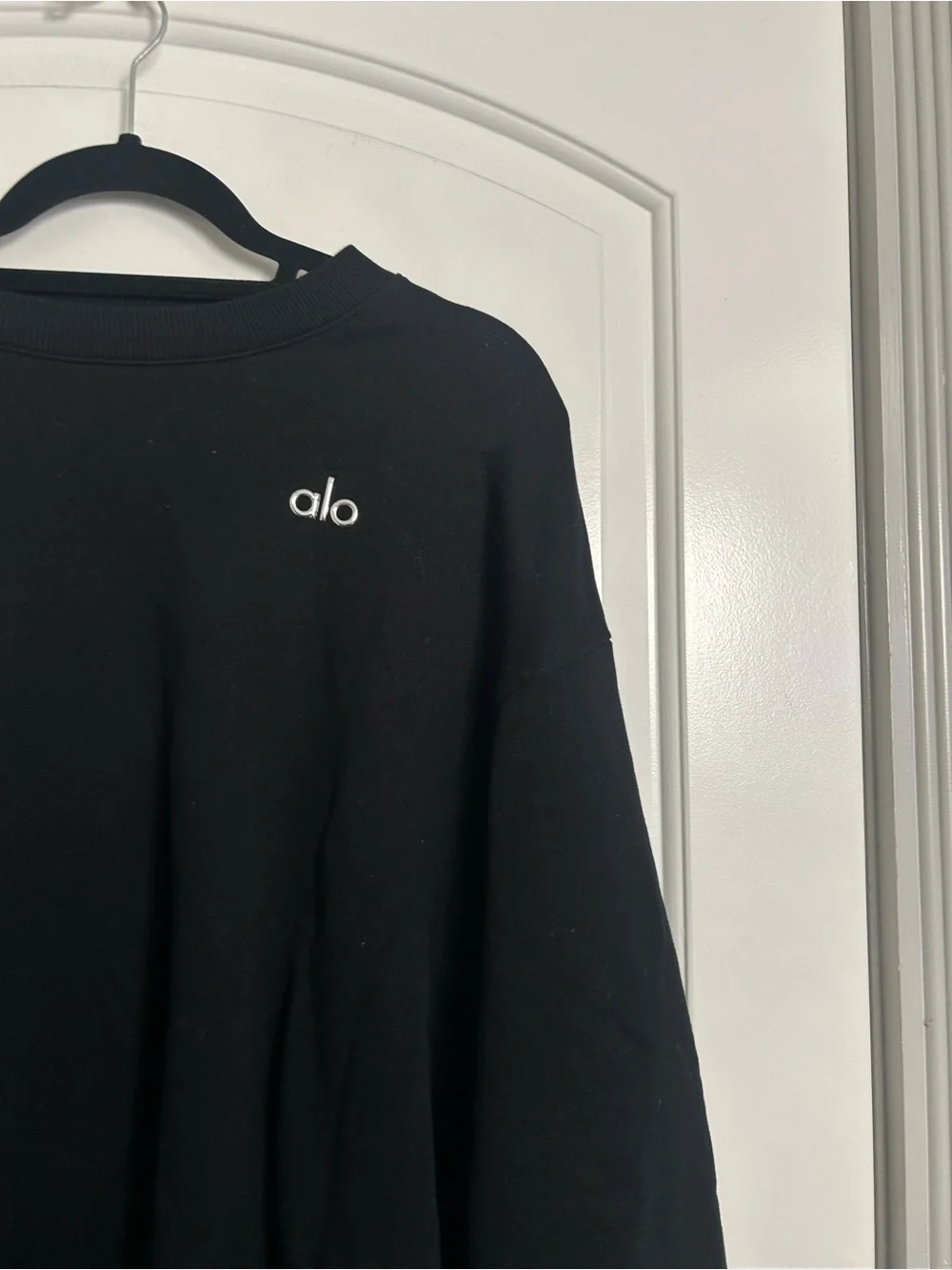 ALO Yoga Accolade Crew Neck Pullover in black size M chic lounge athleisure